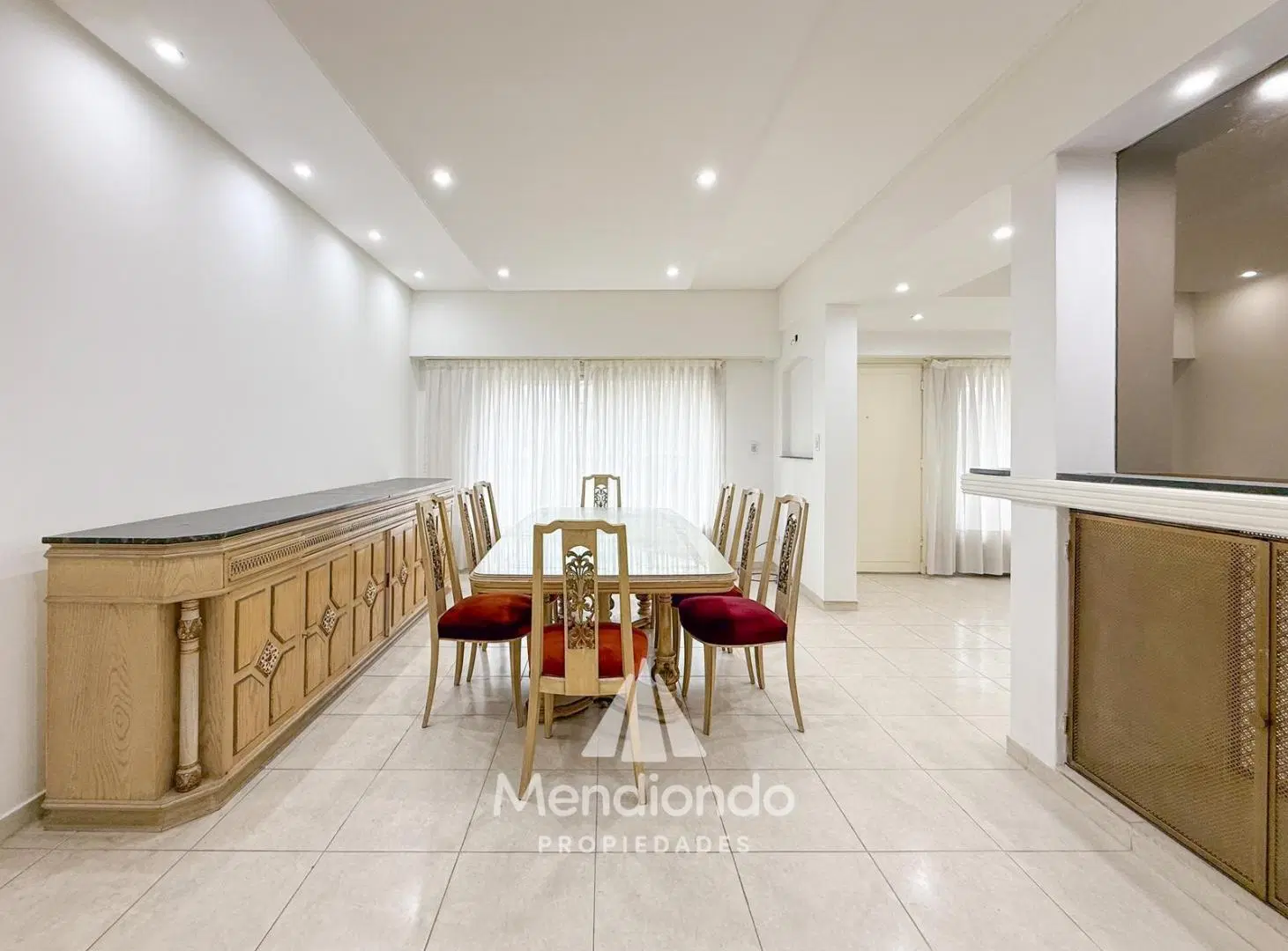 Casa en esq. 4 amb + dependencias y 2 cocheras. Reciclada. Av. Paso y Entre Ríos 2