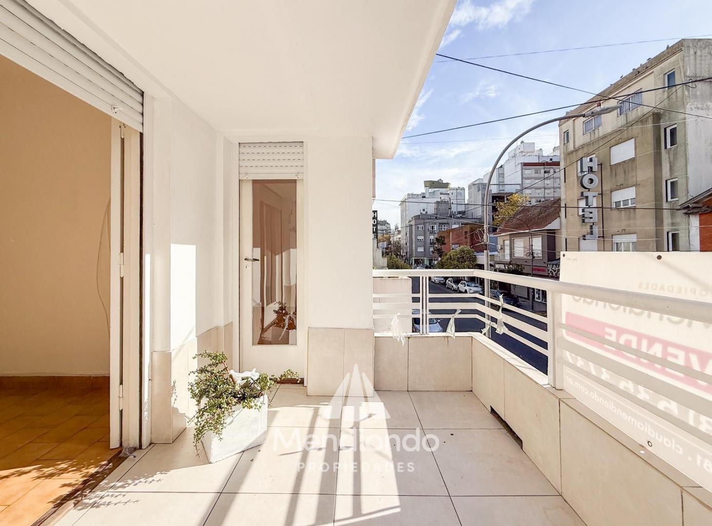 PH 3 amb.   dep. con balcón terraza al frente y terraza propia. Zona Aldrey.