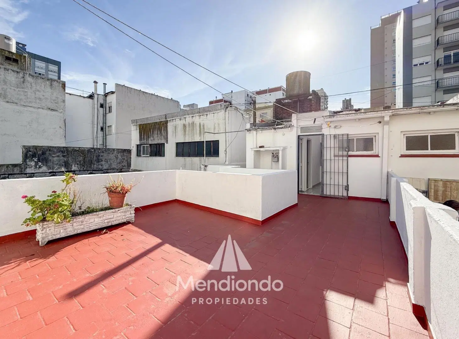 PH 3 amb.   dep. con balcón terraza al frente y terraza propia. Zona Aldrey. 2