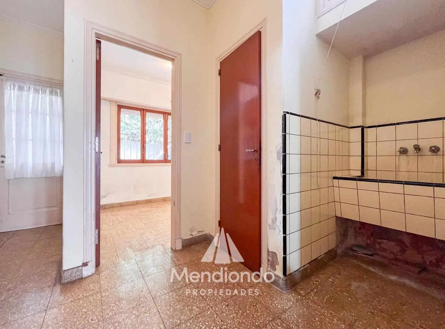 Casa 4 ambientes con parque / Zona Aldrey 4