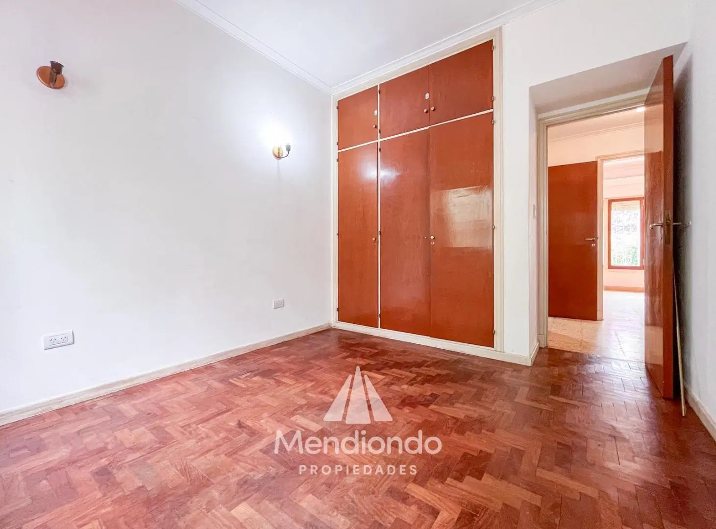 Casa 4 ambientes con parque / Zona Aldrey 2