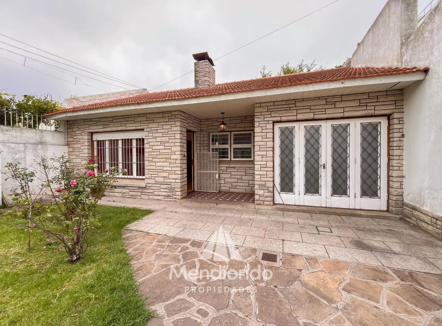 Casa 4 ambientes con parque / Zona Aldrey 3