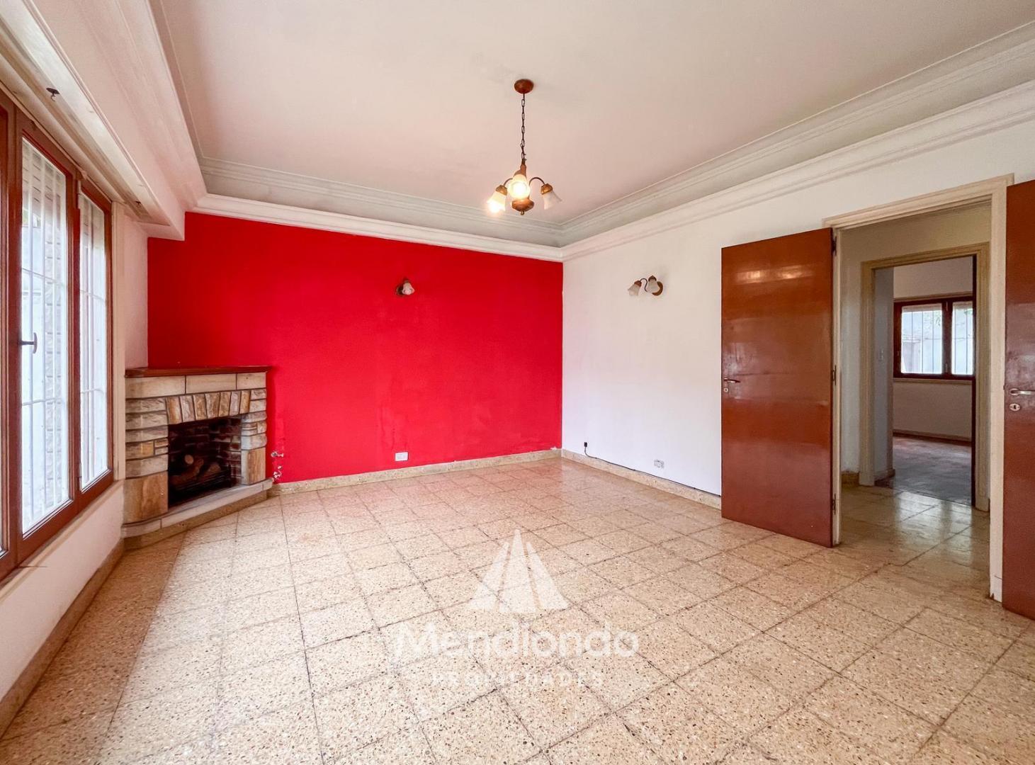 Casa 4 ambientes con parque / Zona Aldrey