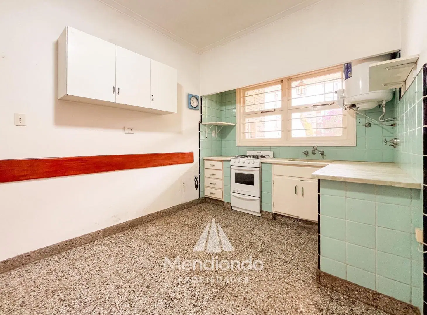 Casa 4 ambientes con parque / Zona Aldrey 5