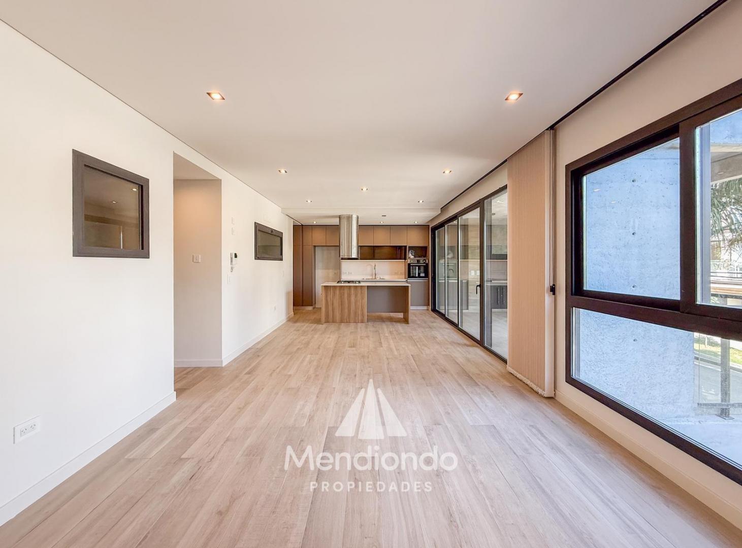 Piso 4 amb. Balcón terraza con parrilla 2 cocheras. Categoría. Zona Güemes. Barrio Los Troncos