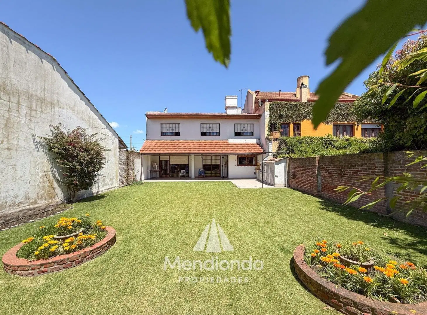 Casa 4 amb. de 199m2 tot. con Cochera y gran parque. San Carlos (Paso y Güemes) 5