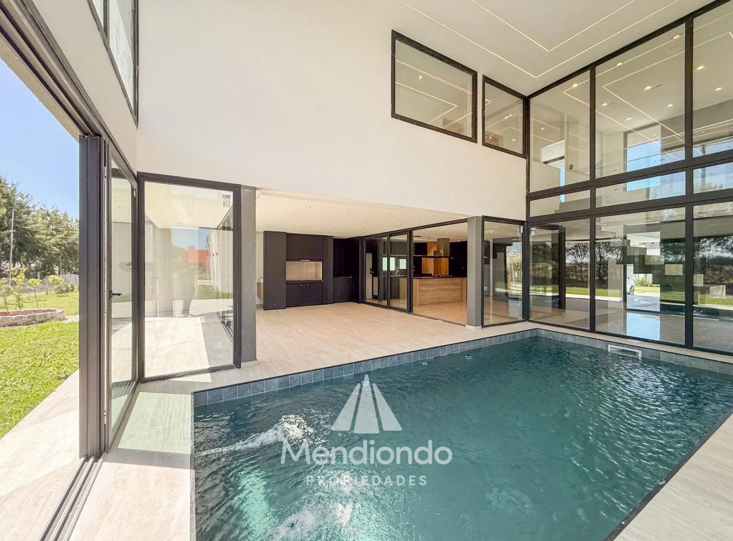 Casa 5 amb con piscina A ESTRENAR en Barrio Privado Tierras del Mar 2