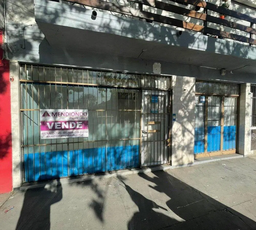 Local a la calle en plena Av. Jara 3