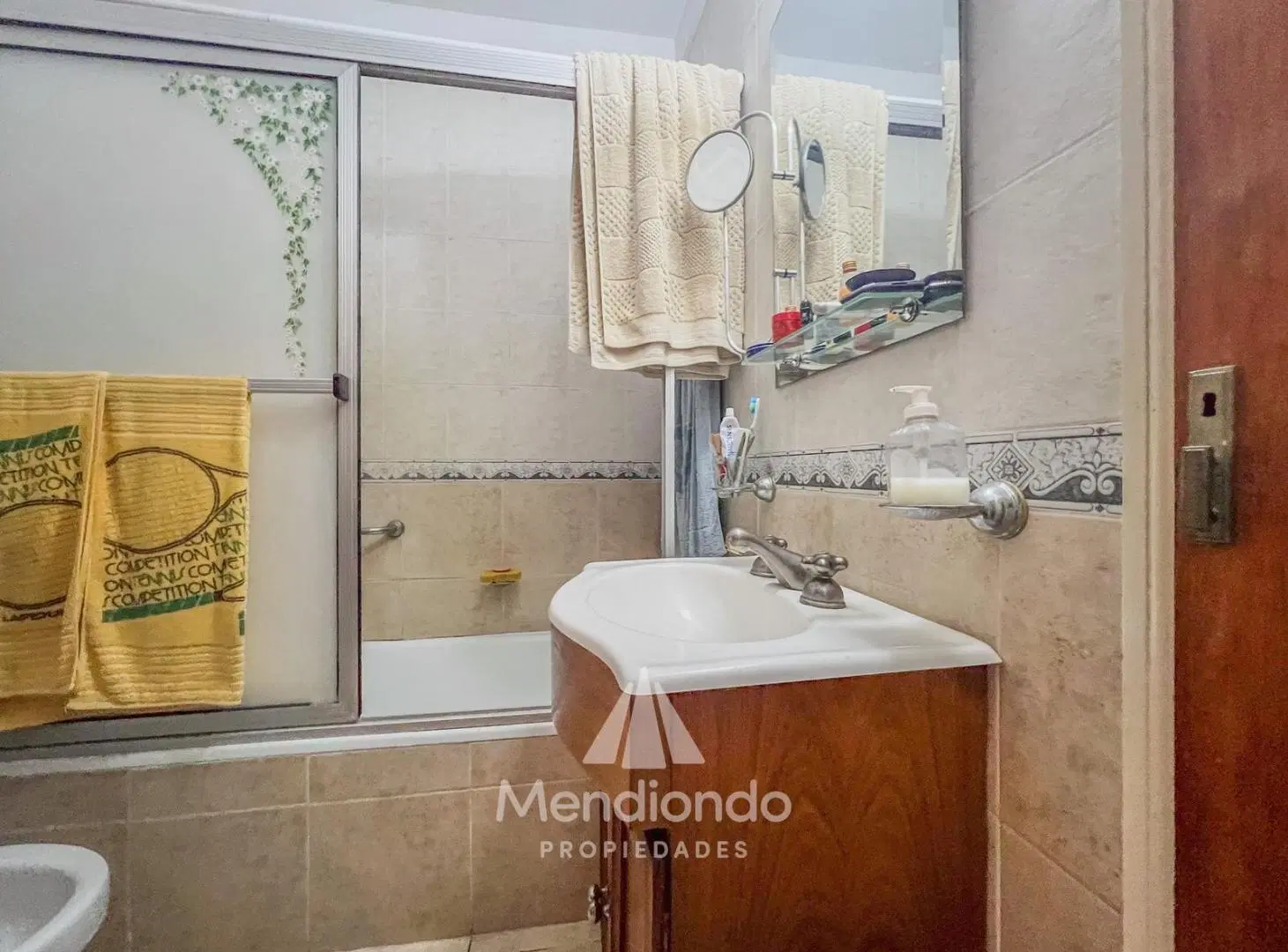 Chalet de 3 ambientes c/ Quincho y cochera doble - zona Villa Primera 4