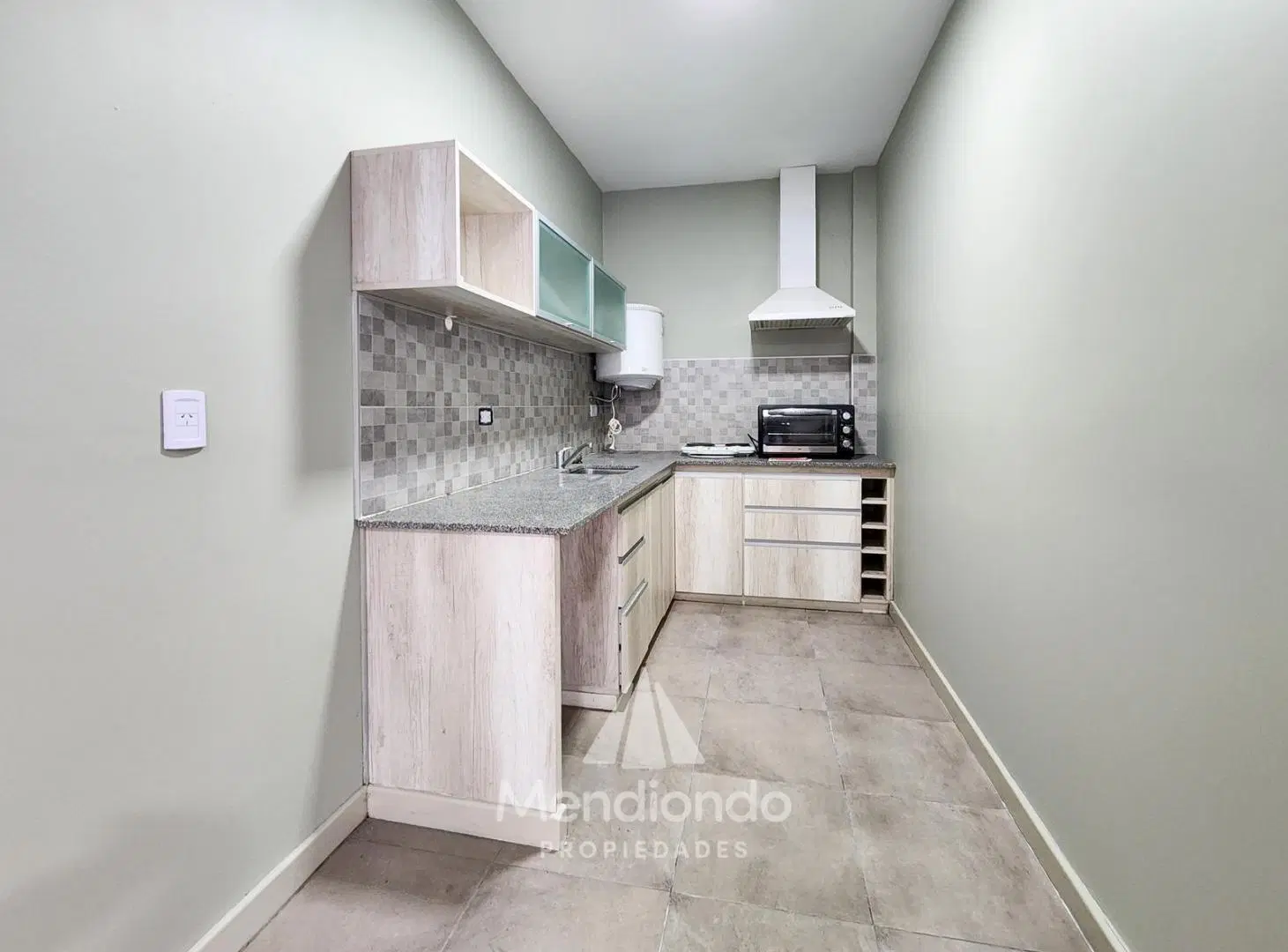 Local / Oficina con Baño + Depto 2 amb. o Depósito 100m2 totales - SAN JOSE 4