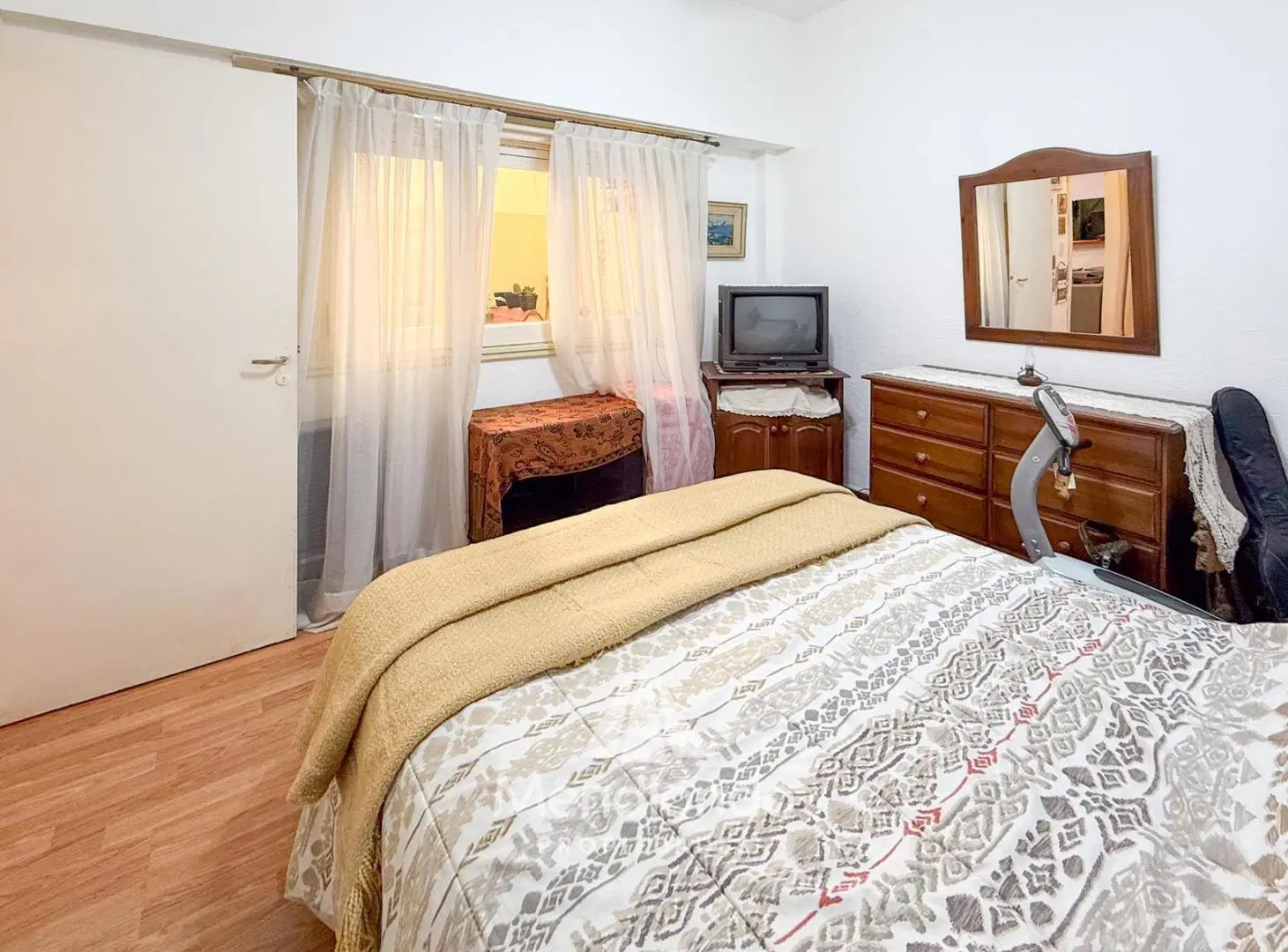 Depto 3 amb en PB con 2 patios. Baño completo. Lavadero y toilette. LUZ GAS AGUA todo Nuevo. 3
