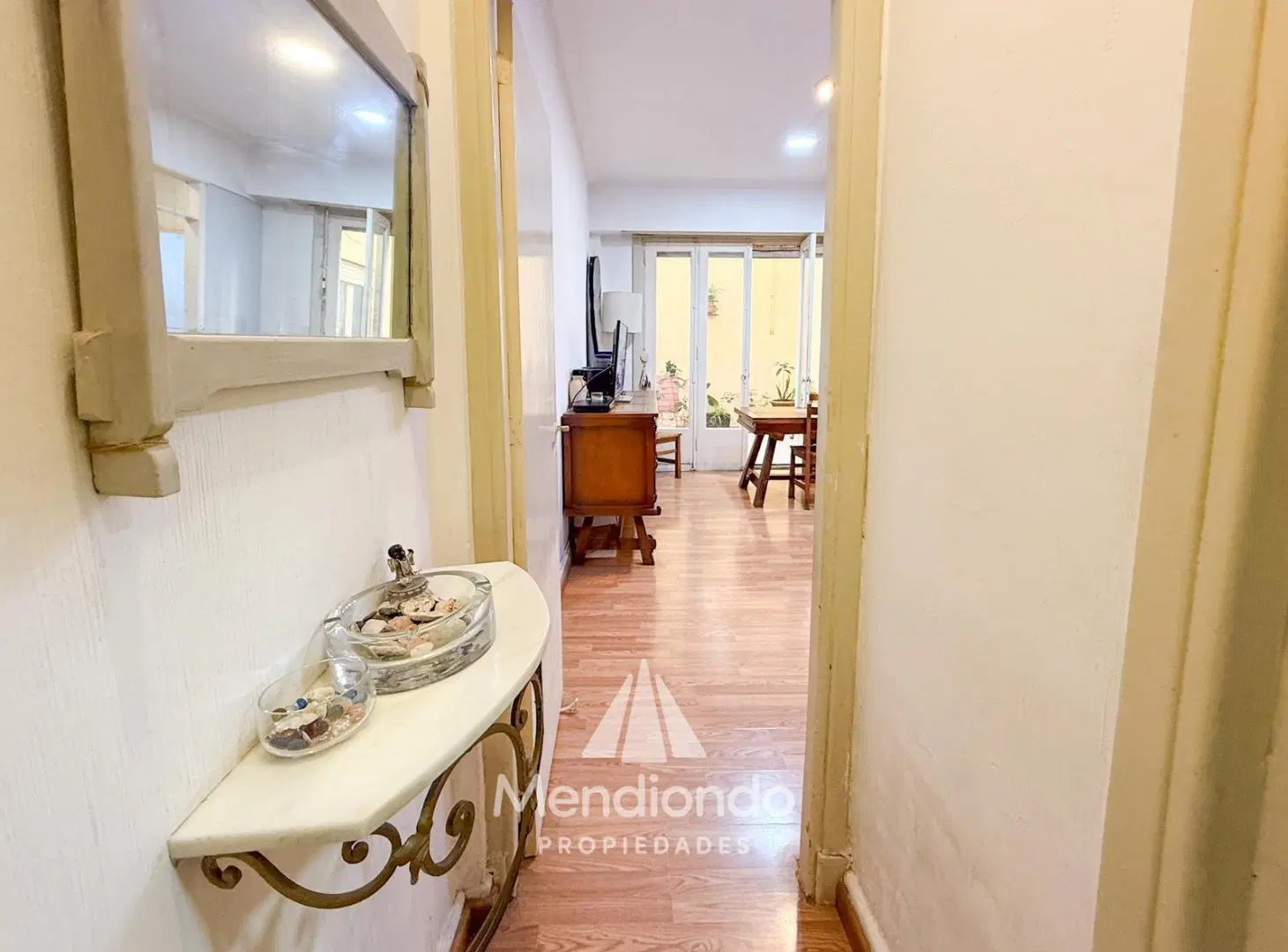 Depto 3 amb en PB con 2 patios. Baño completo. Lavadero y toilette. LUZ GAS AGUA todo Nuevo. 5