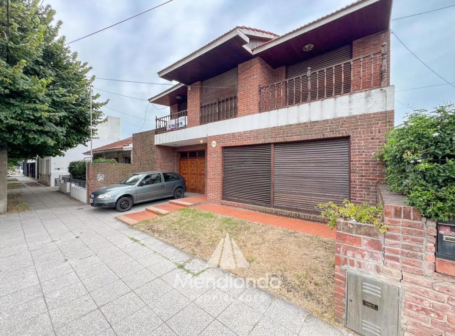 Casa 5 amb. con cochera doble y Galpón en Villa Primera 4