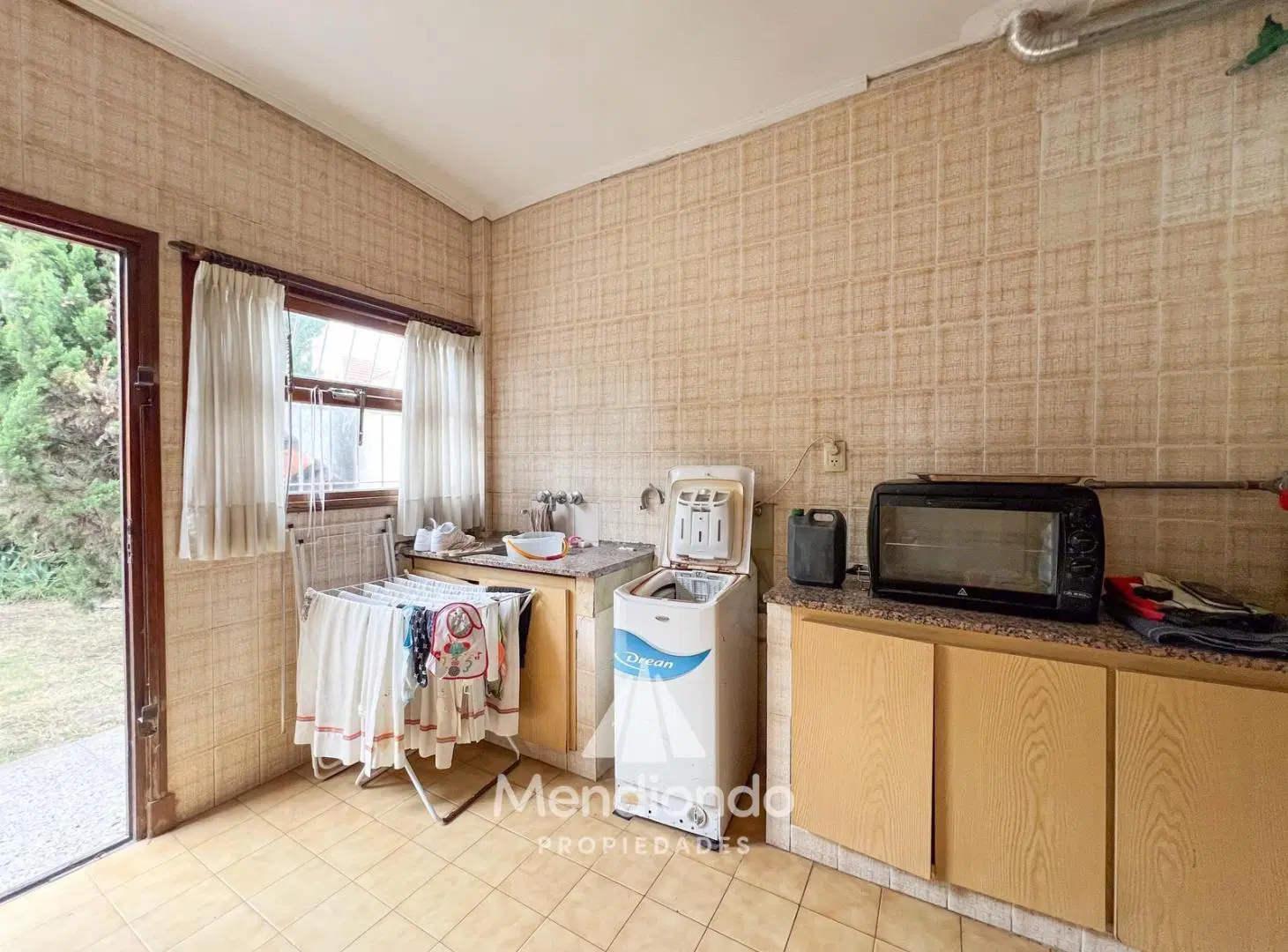 Casa 5 amb. con cochera doble y Galpón en Villa Primera 5