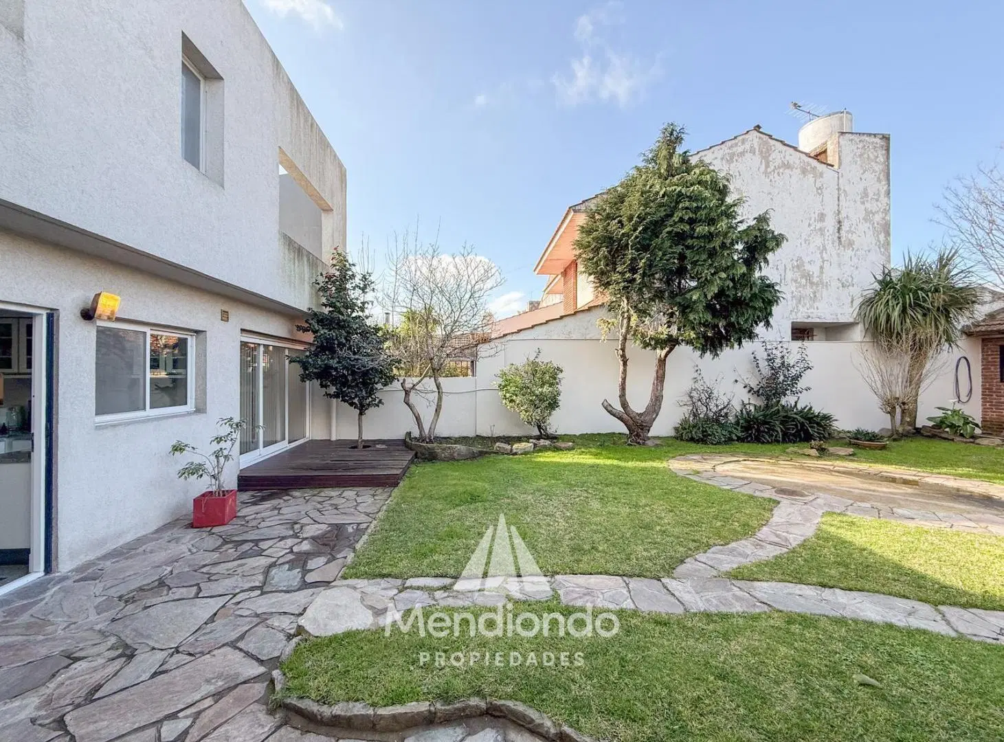 Casa 5 ambientes con cochera y Quincho en Güemes (Stella Maris) 5