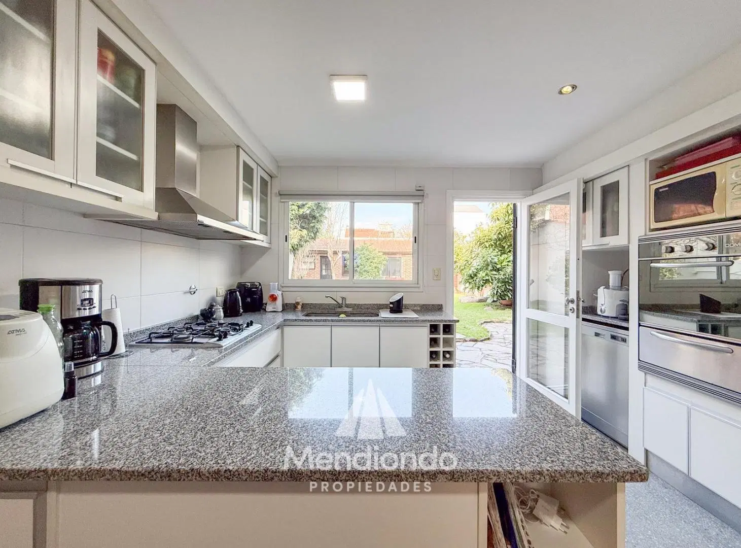 Casa 5 ambientes con cochera y Quincho en Güemes (Stella Maris) 2