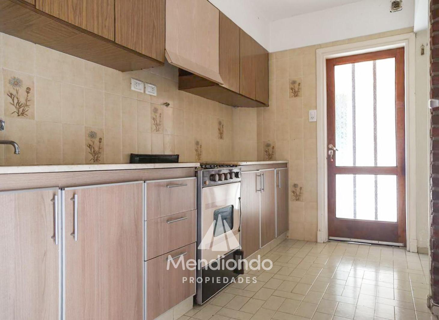 Casa 5 amb con cochera y patio. 200m2 cubiertos - Zona Centro en Balcarce