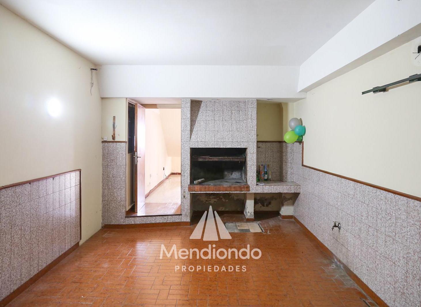 Foto de Casa 5 amb con cochera y patio. 200m2 cubiertos - Zona Centro en Balcarce, imagen 3