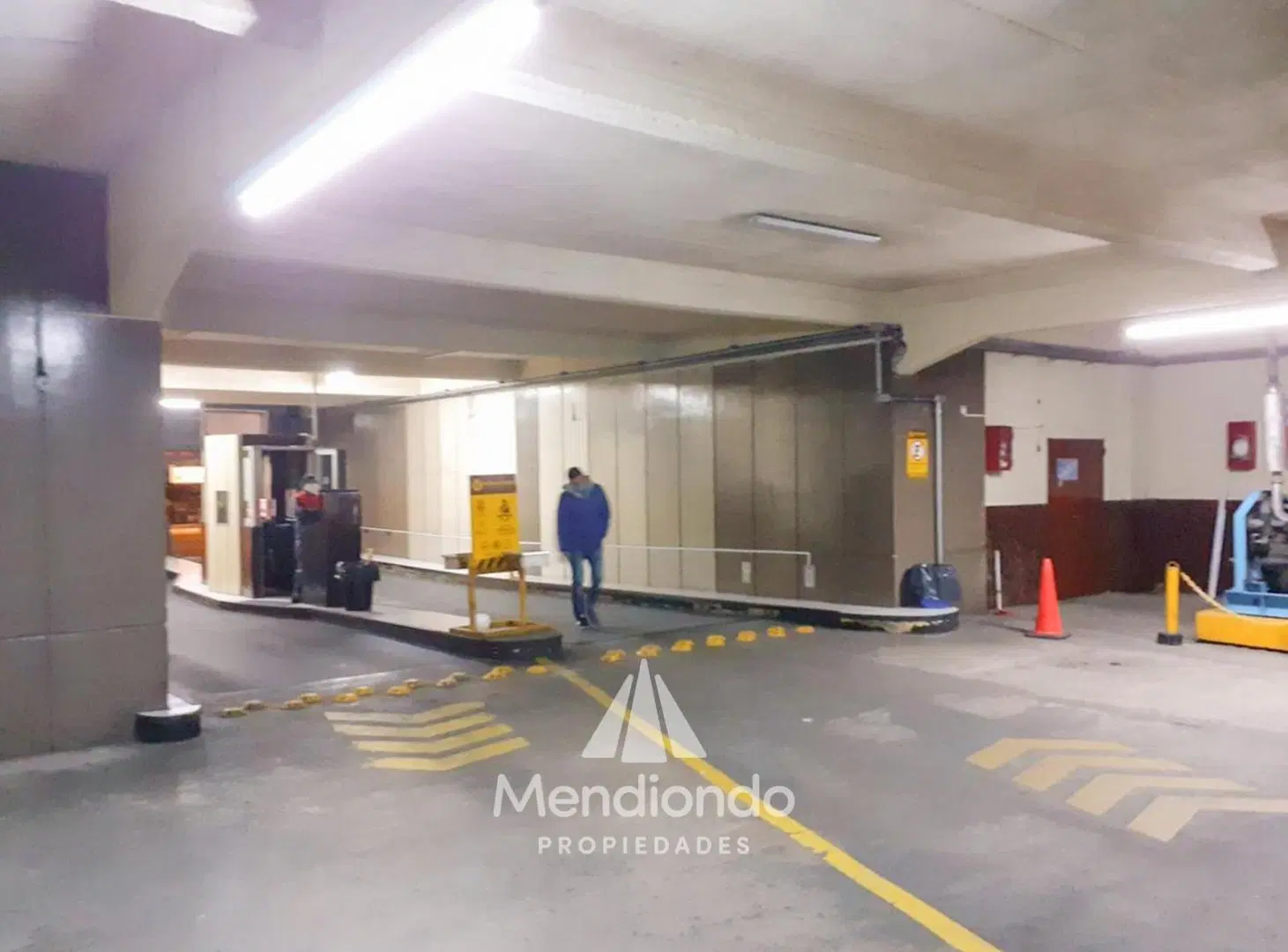 Cochera MODERNA con montacargas en Zona Centro - Mar del Plata 2