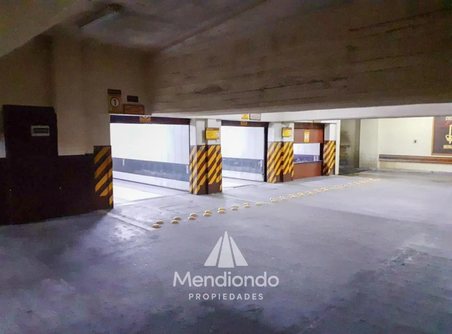 Cochera MODERNA con montacargas en Zona Centro - Mar del Plata 4