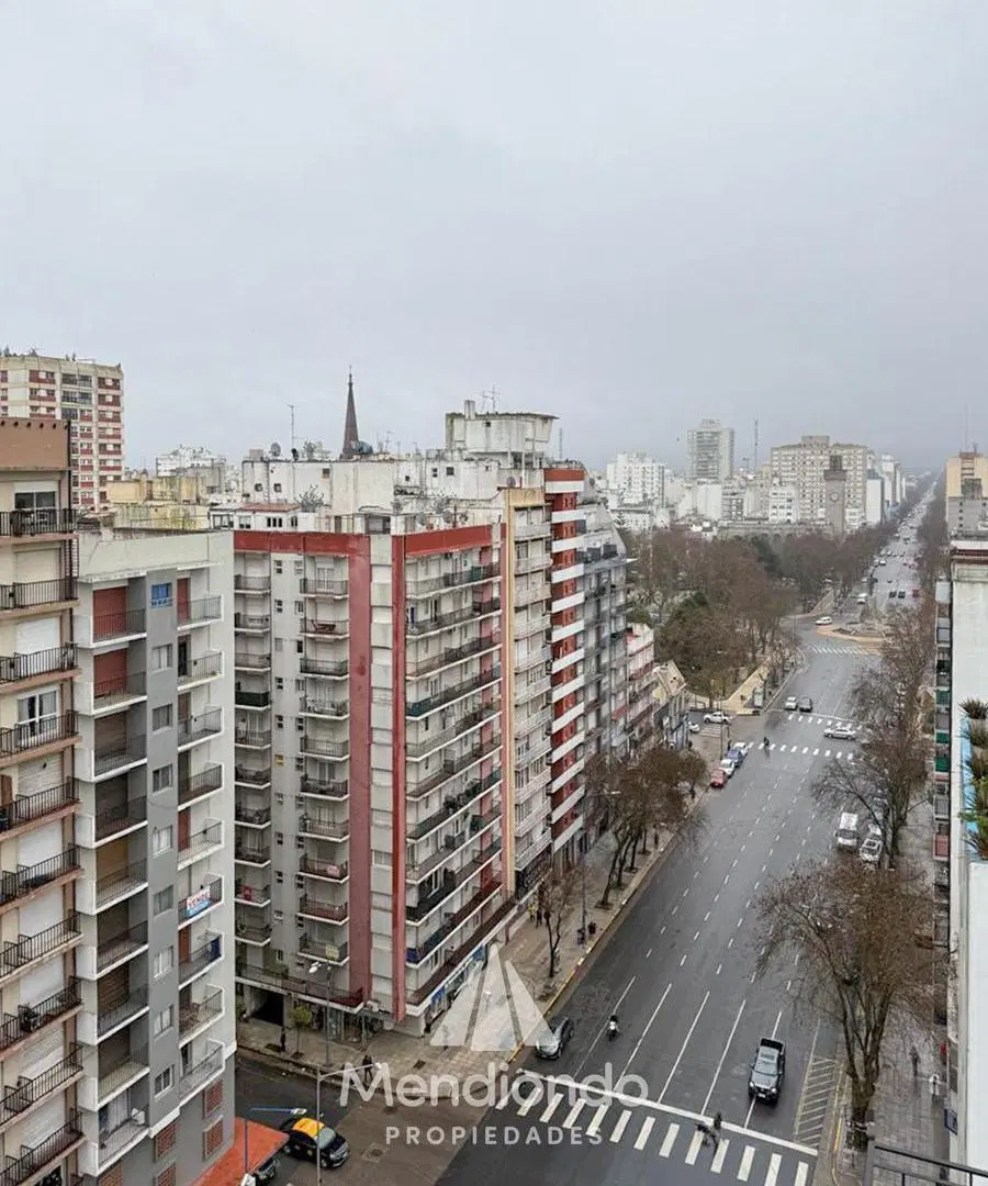 Departamento 3 ambientes a la calle con balcón / Zona centro 5