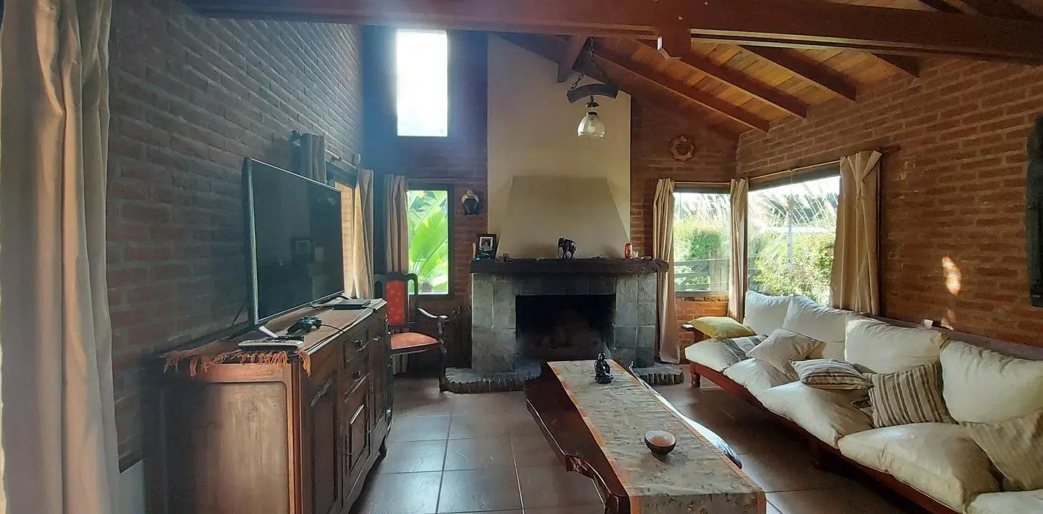 Casa quinta 3 ambientes con amplio parque y pileta / Cte. N. Otamendi 1