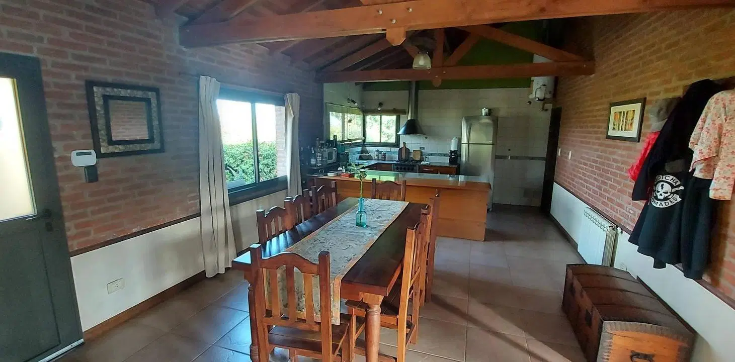 Casa quinta 3 ambientes con amplio parque y pileta / Cte. N. Otamendi 5