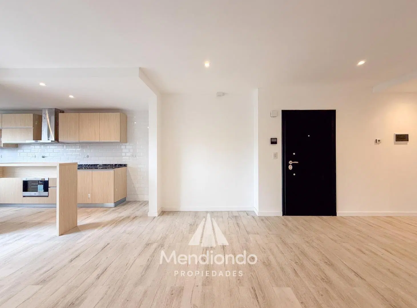 Semipiso 3 amb al frente con Balcón terraza y COCHERA - Plaza Mitre 5