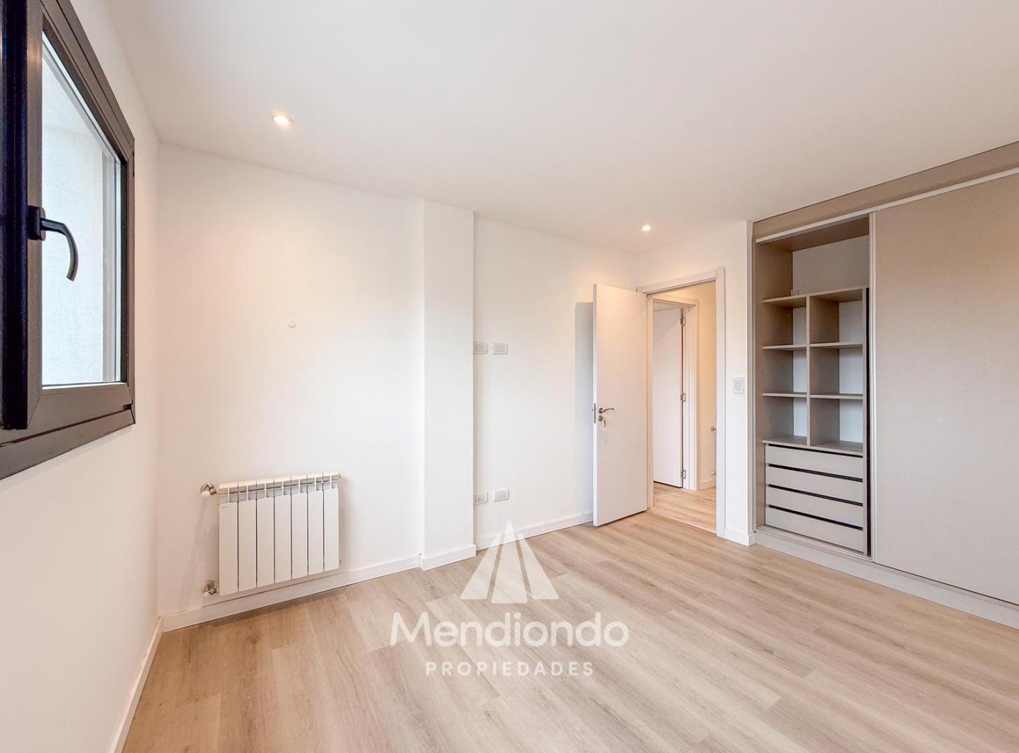 Foto de Semipiso 3 amb al frente con Balcón terraza y COCHERA - Plaza Mitre, imagen 4