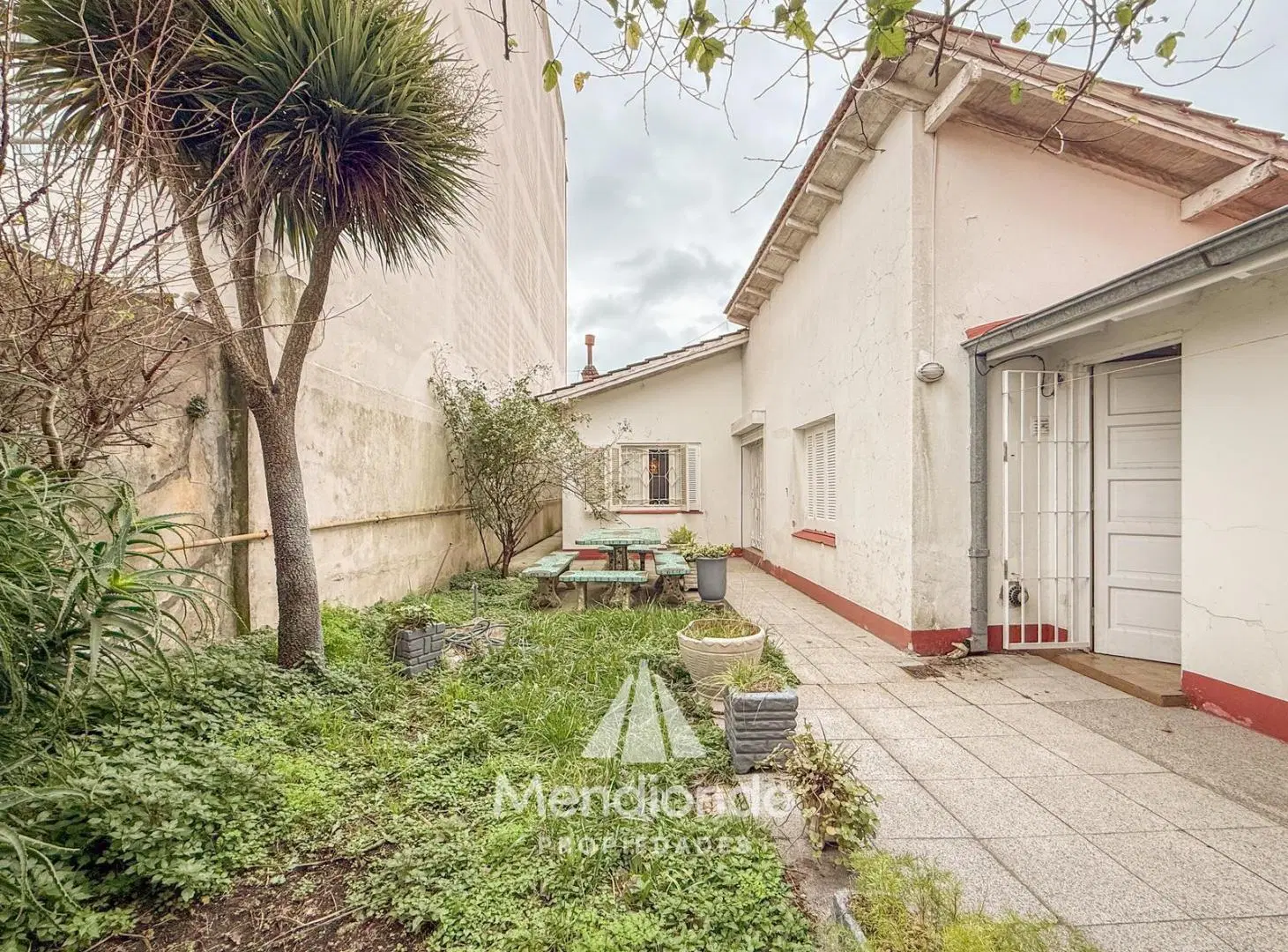 Casa Chalet 4 amb con cochera sobre lote propio de 225 m2 en Chauvin 4
