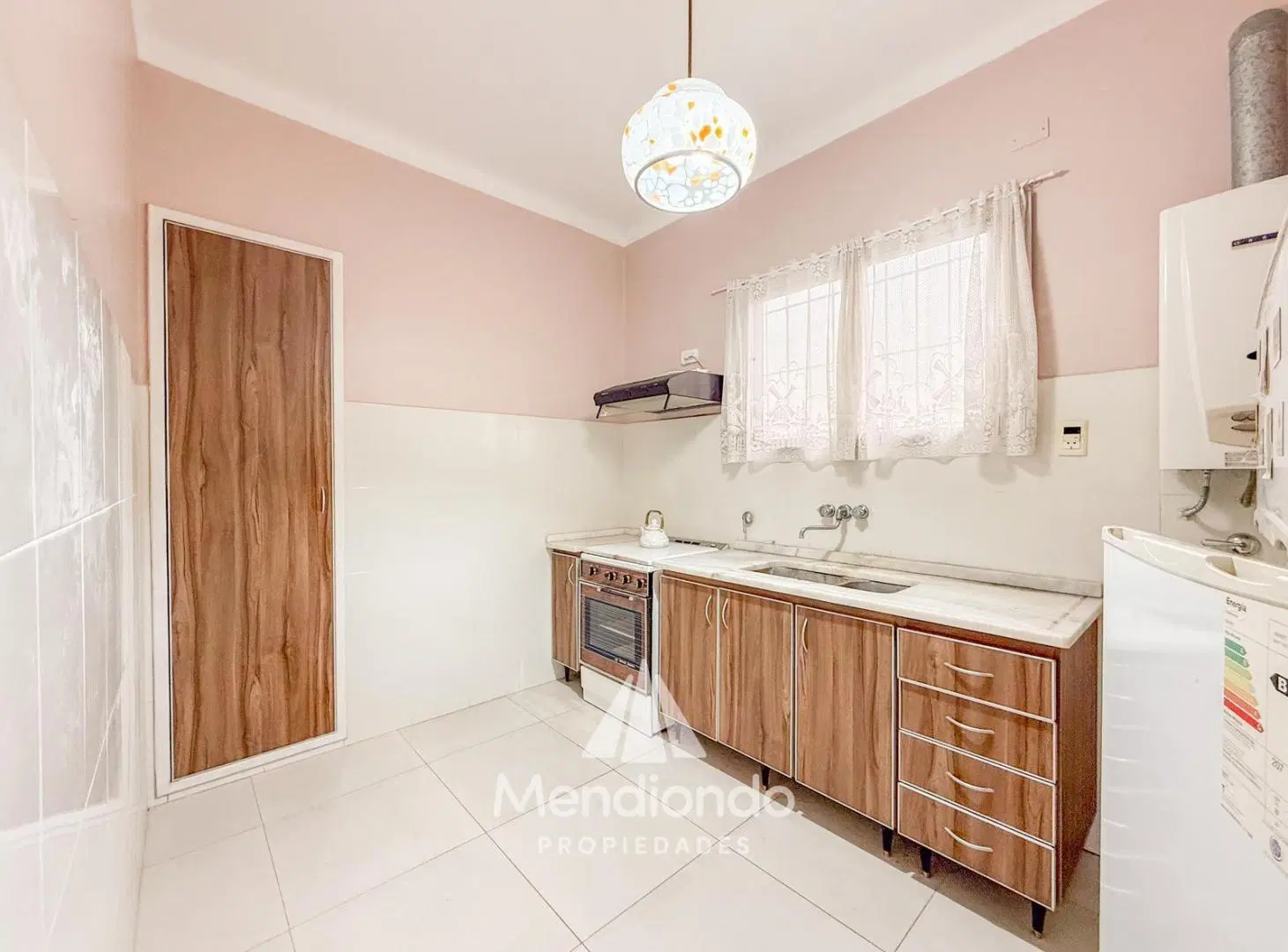 Casa Chalet 4 amb con cochera sobre lote propio de 225 m2 en Chauvin 3