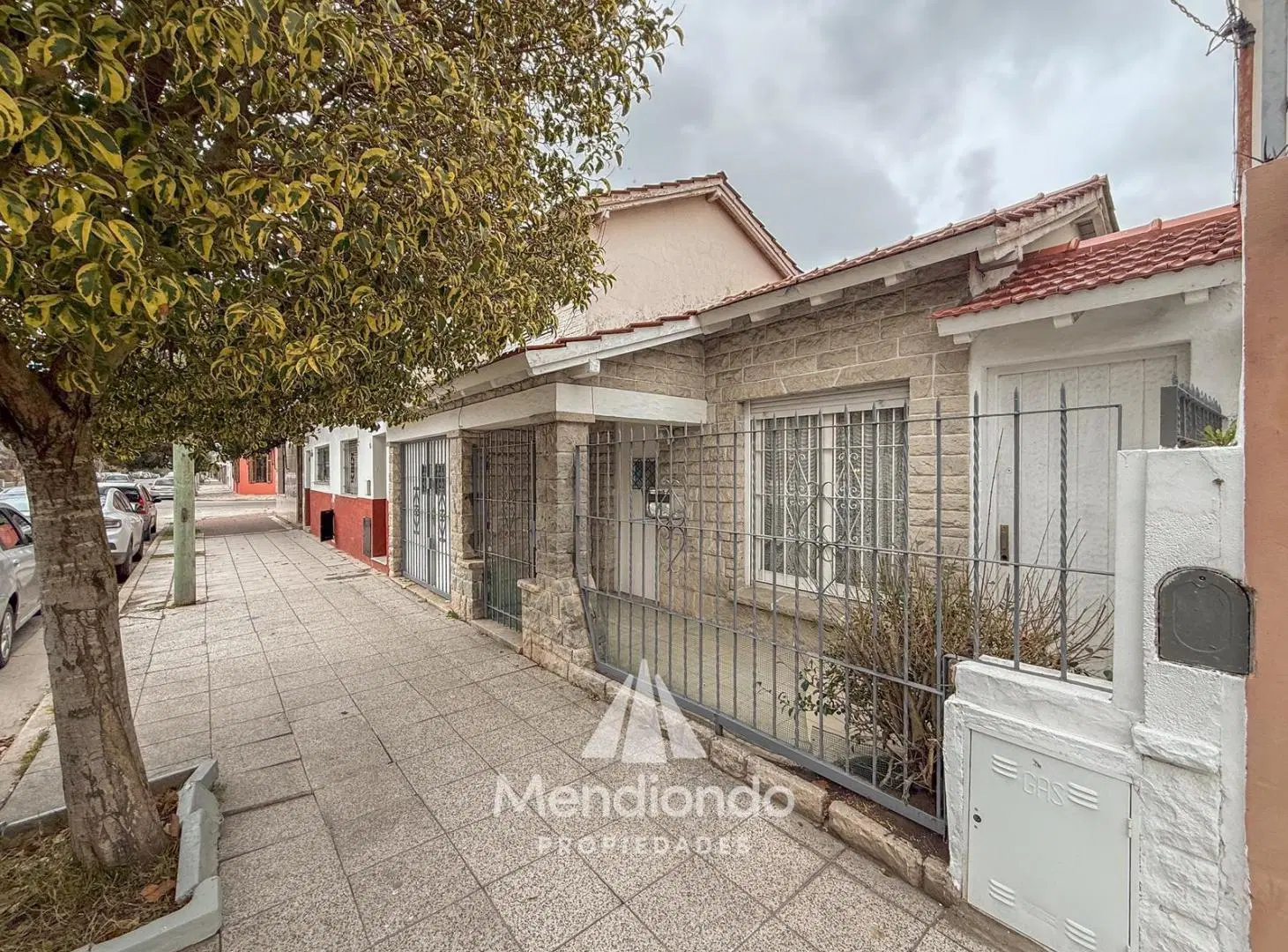 Casa Chalet 4 amb con cochera sobre lote propio de 225 m2 en Chauvin 4