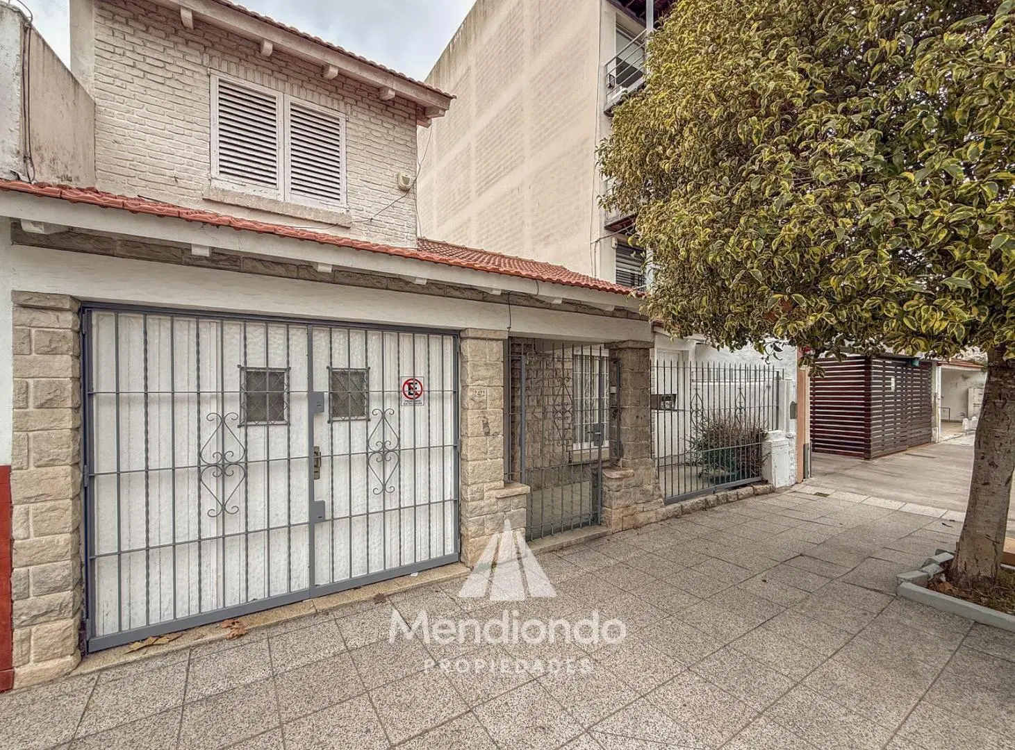 Casa Chalet 4 amb con cochera sobre lote propio de 225 m2 en Chauvin 3