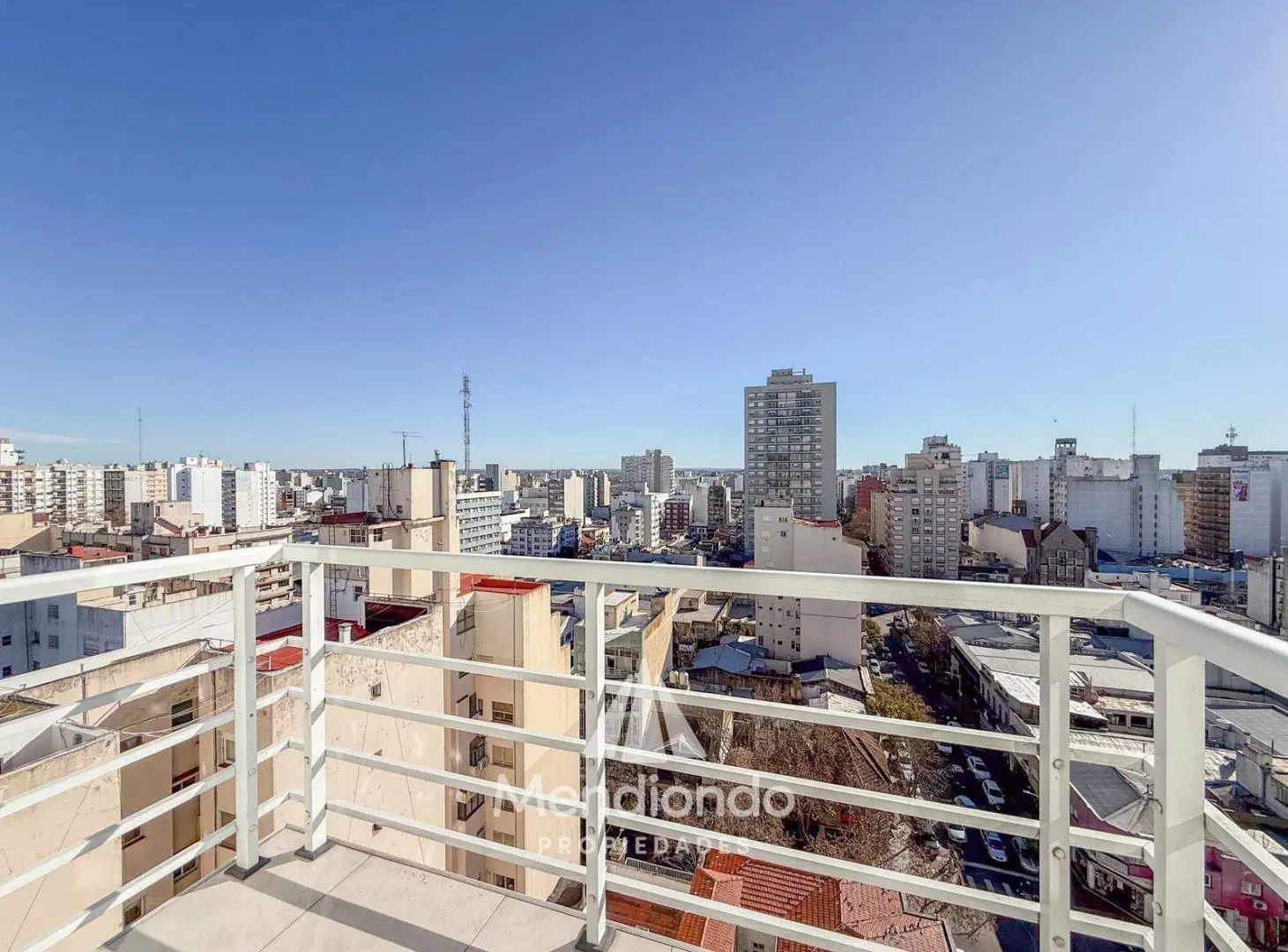 ALQ 24M - Monoambiente moderno en Zona Centro 2