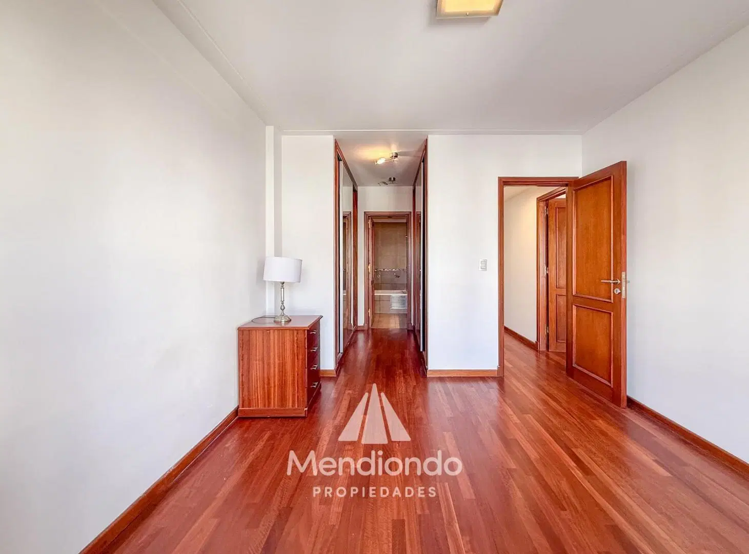 Semipiso 3 amb. de categoría con 2 cocheras y baulera en Plaza Mitre. 4