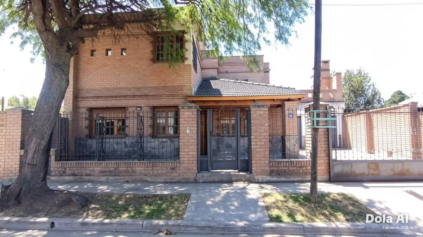 IMPONENTE CASA 3 DORMITORIOS- DOS PLANTAS-SANTA ISABEL 1 SECCIÓN 3