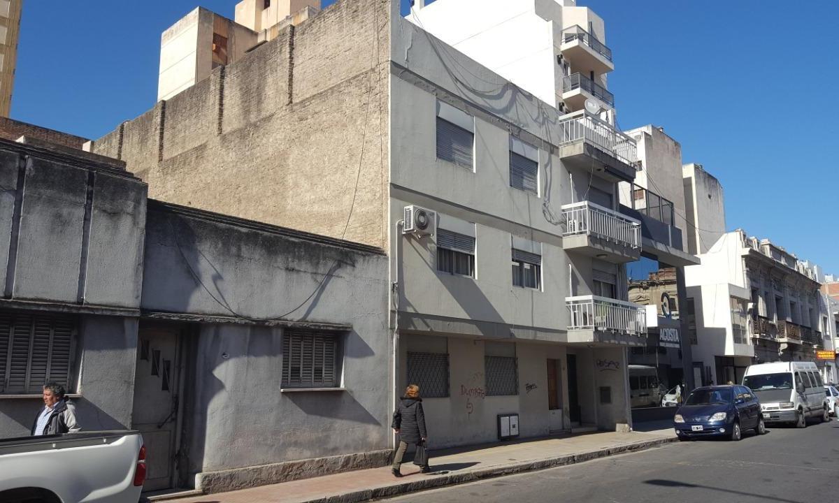Oportunidad! casa a reciclar en el centro