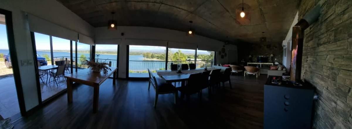 Casa con Vista Al Lago Los Molinos en Barrio Cerrado 5