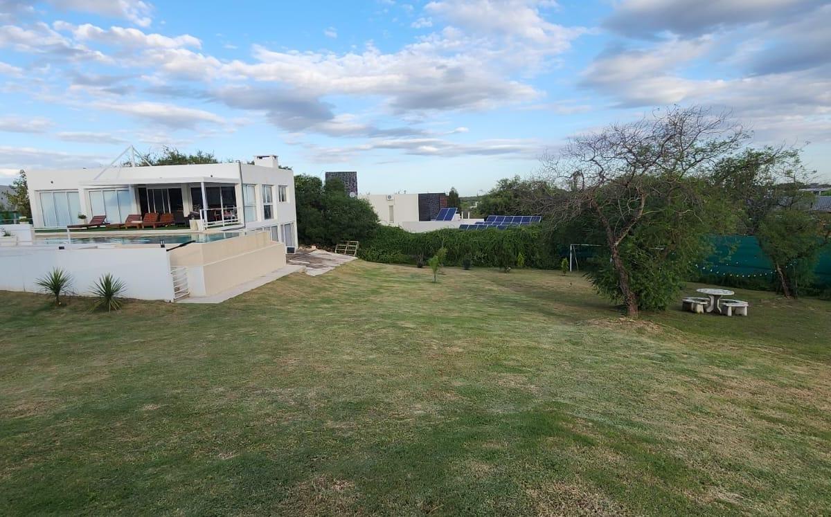 Espectacular Casa de 764 m² Cub y 3966 m² Terreno Country Las Corzuelas 1