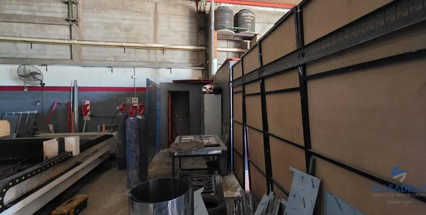 galpon en alquiler de 800m2 con oficina y sanitarios 5
