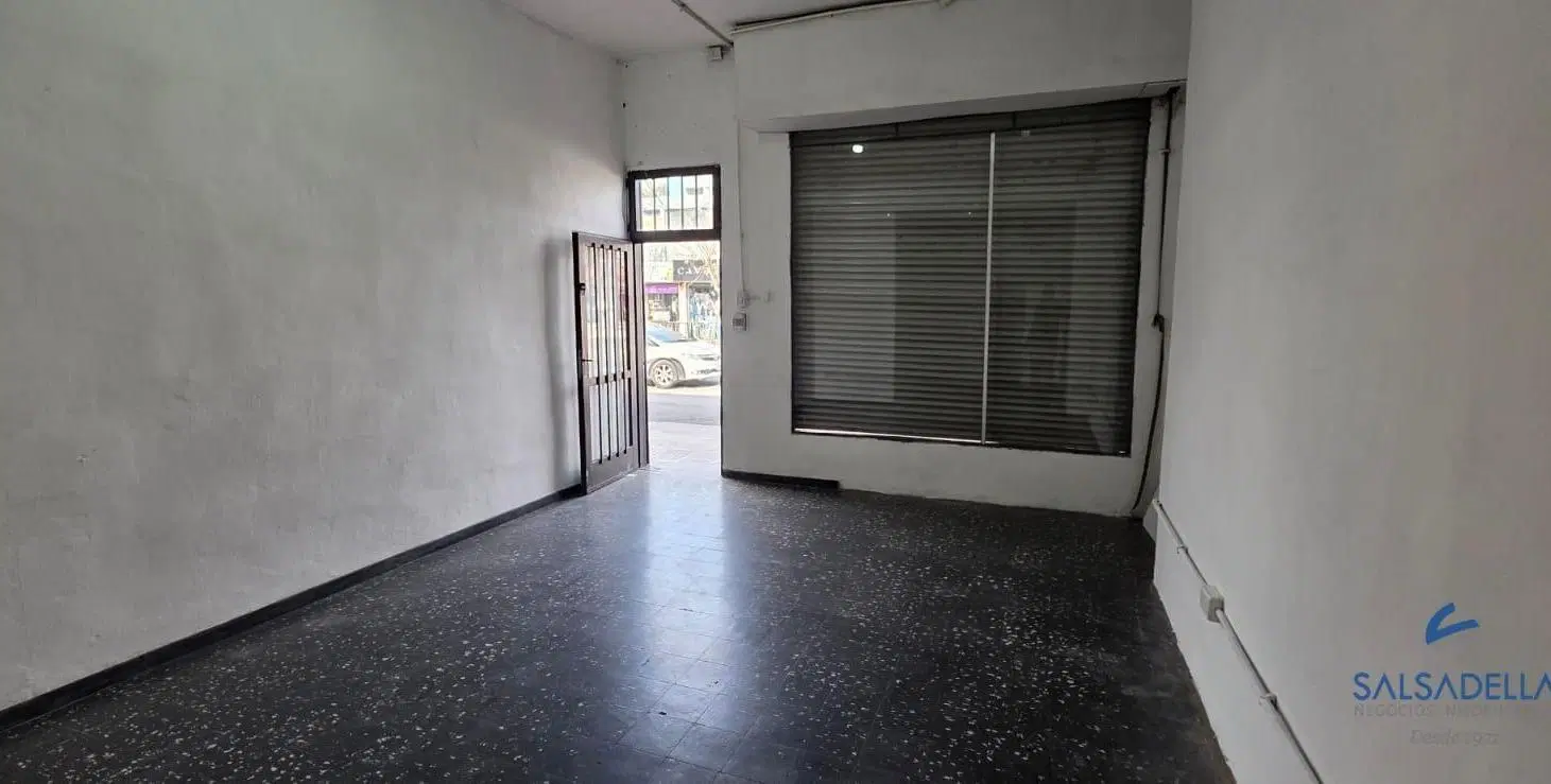 local comercial sobre Goycochea frente a muni 5