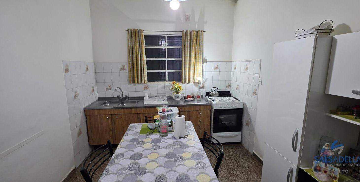 Foto de Casa / Terreno en alquiler bv los alemanes los boulevares ideal uso, imagen 5
