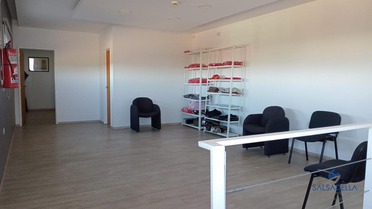 Foto de oficina de 60m2 con baño en predio comercial Shell Sierras Chicas, imagen 2