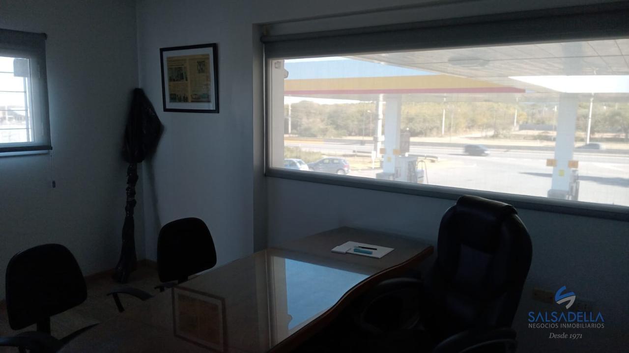 Foto de oficina de 60m2 con baño en predio comercial Shell Sierras Chicas, imagen 3
