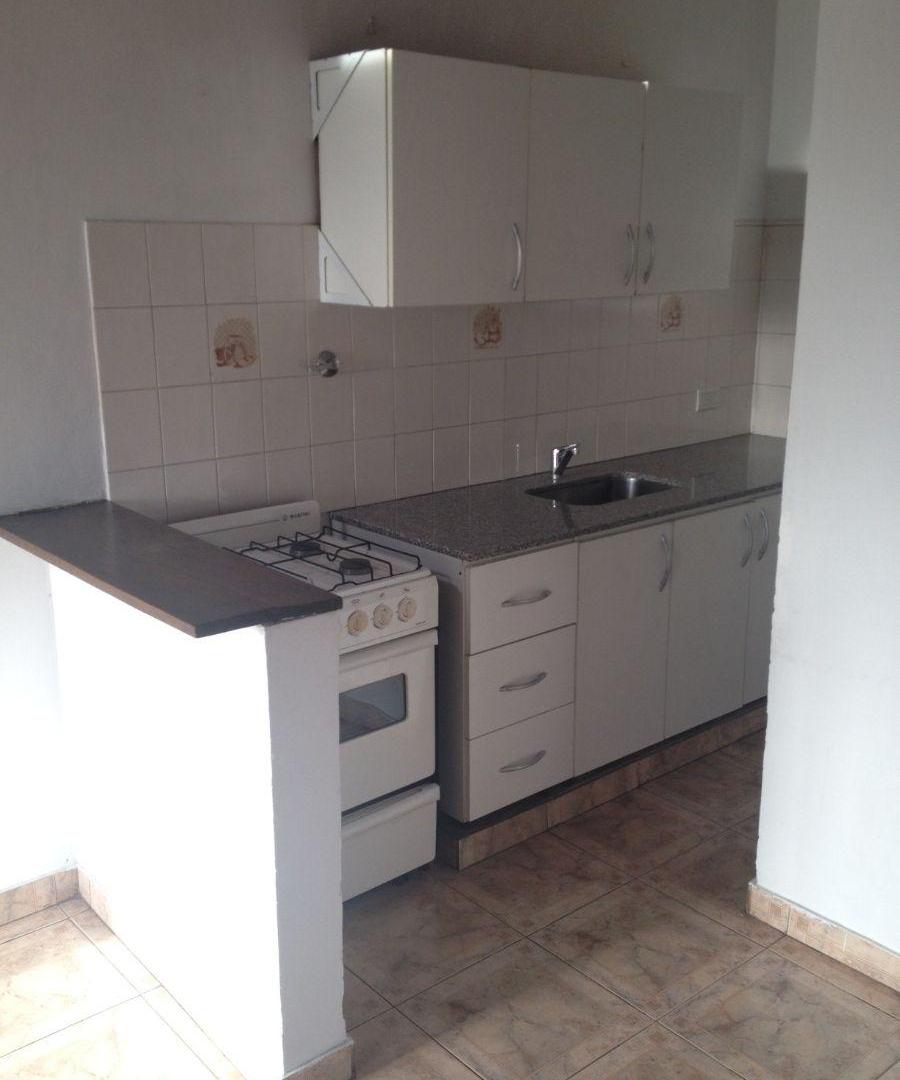 Foto de Alquiler de Departamento de 2 amb. sobre Av. Tte. Peron, imagen 1
