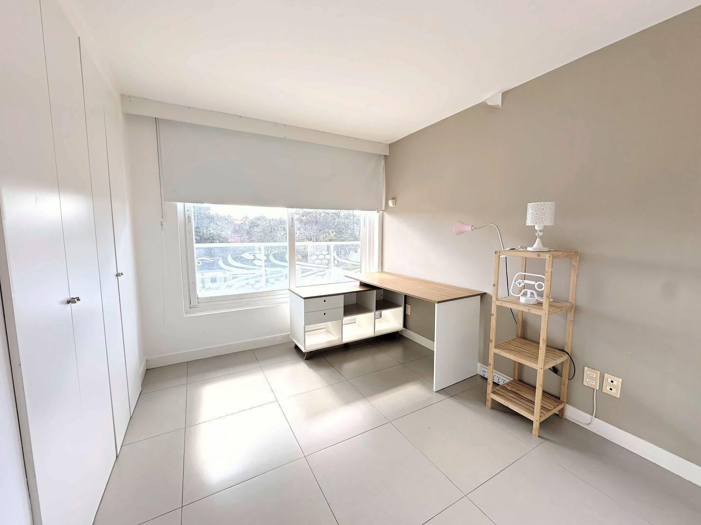 Foto de Venta apartamento 3 dormitorios y dependencia Punta del Este, Av, imagen 1