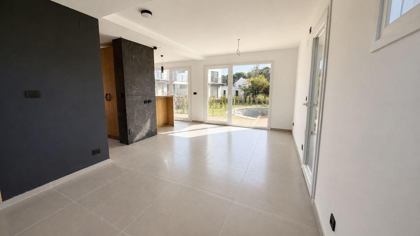 Foto de Venta Casa 3 dormitorios La Barra con cochera, imagen 2