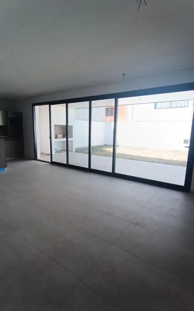 Manantiales Venta Casa 3 Dorm. Cochera Doble. Imperdible! 2