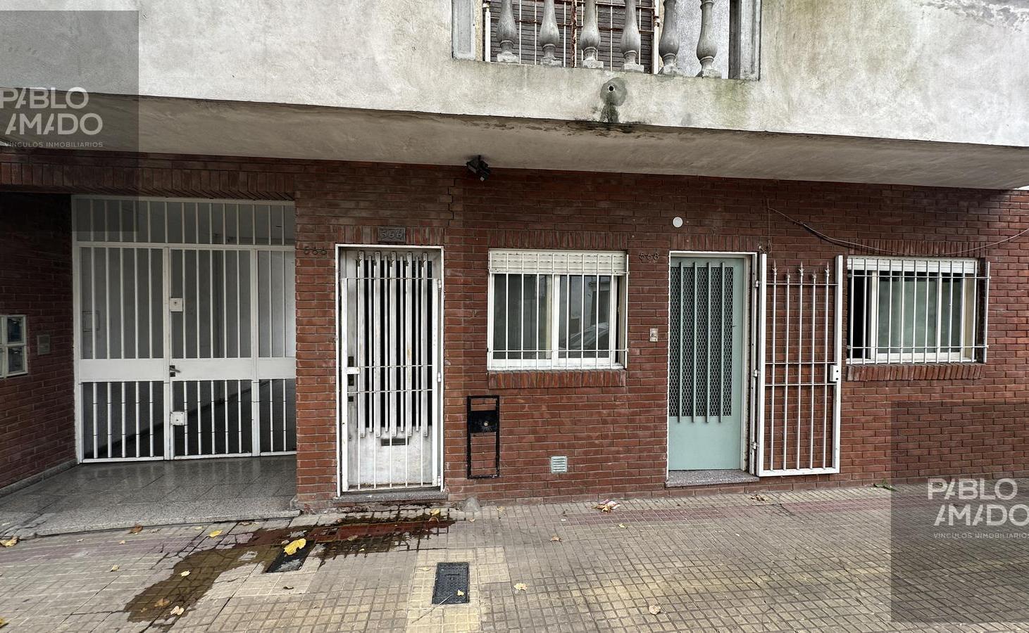 PH 2 dormitorios con patio y cochera. 24 e/ 43 y 44