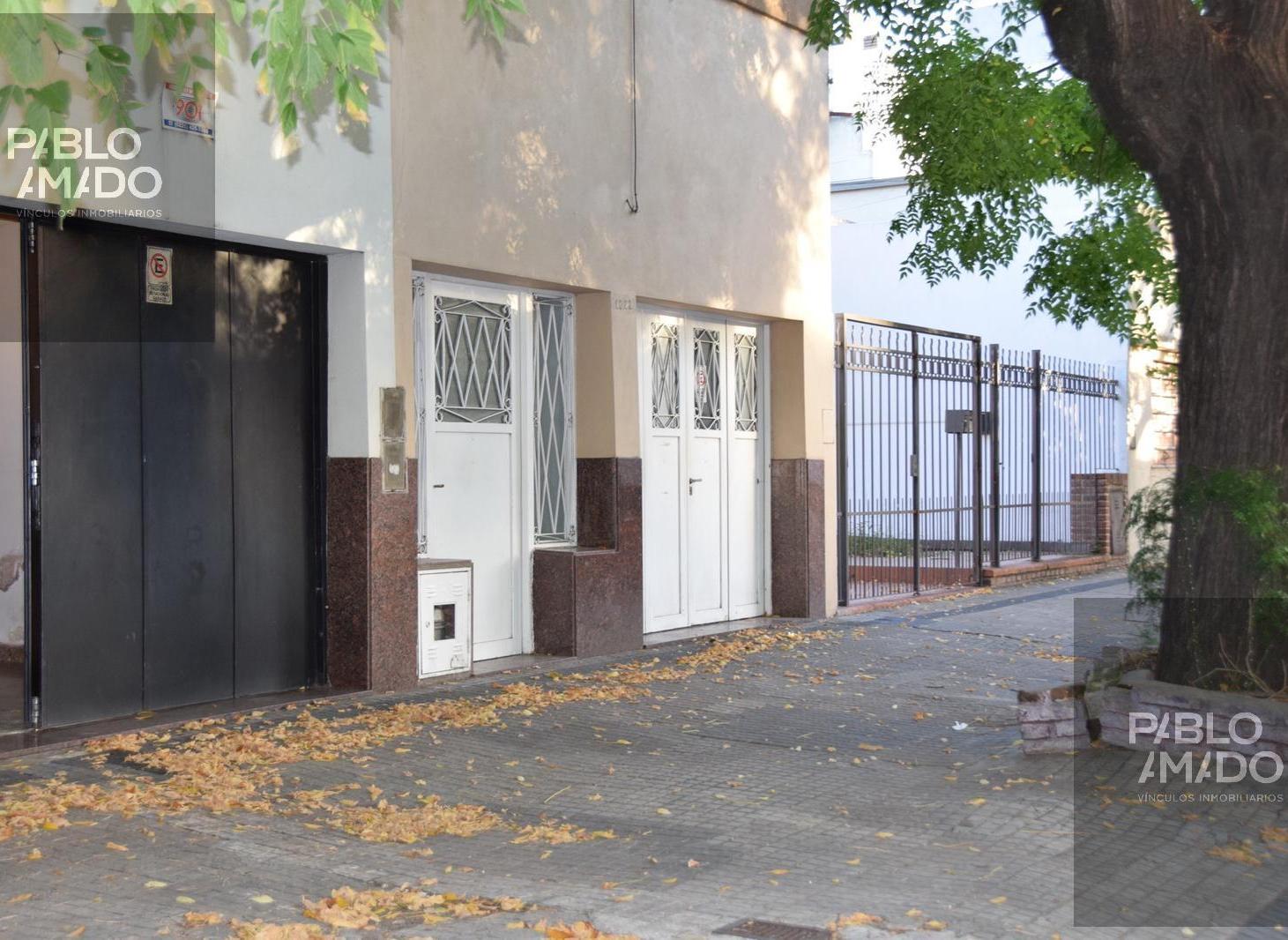 Venta. PH de 2 dormitorios con cochera. 55 entre 19 y 20.